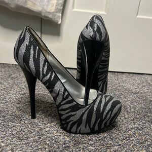 Qupid Black and Gray Zebra Platform Heels Pin Up Sexy Glittery